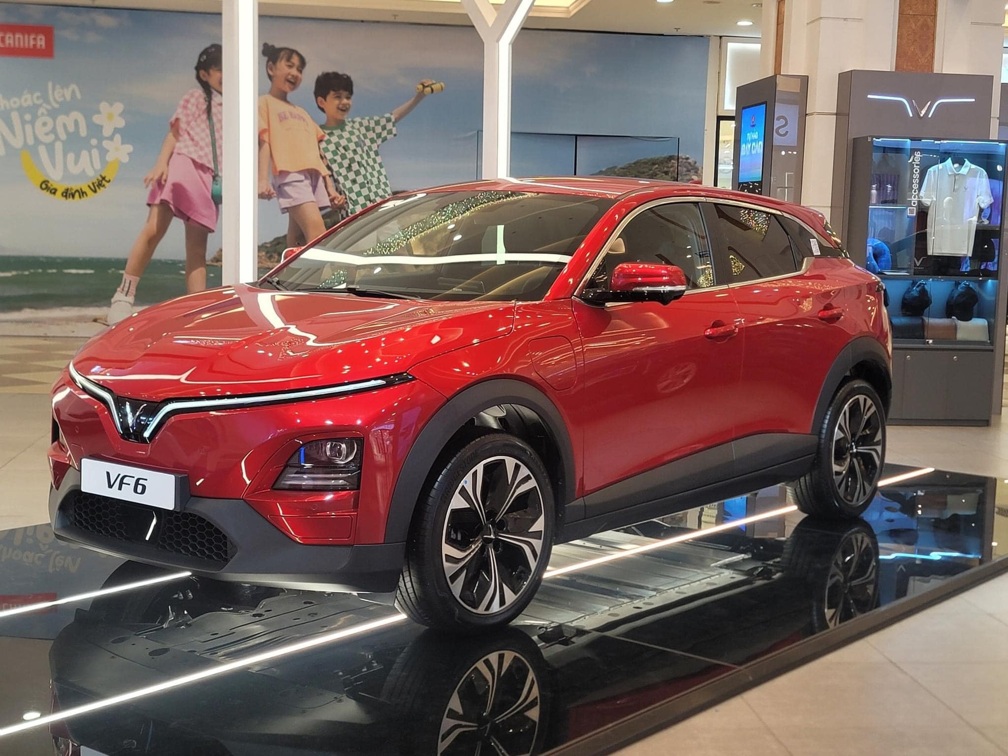 xe trưng bày tại vinfast kiên giang
