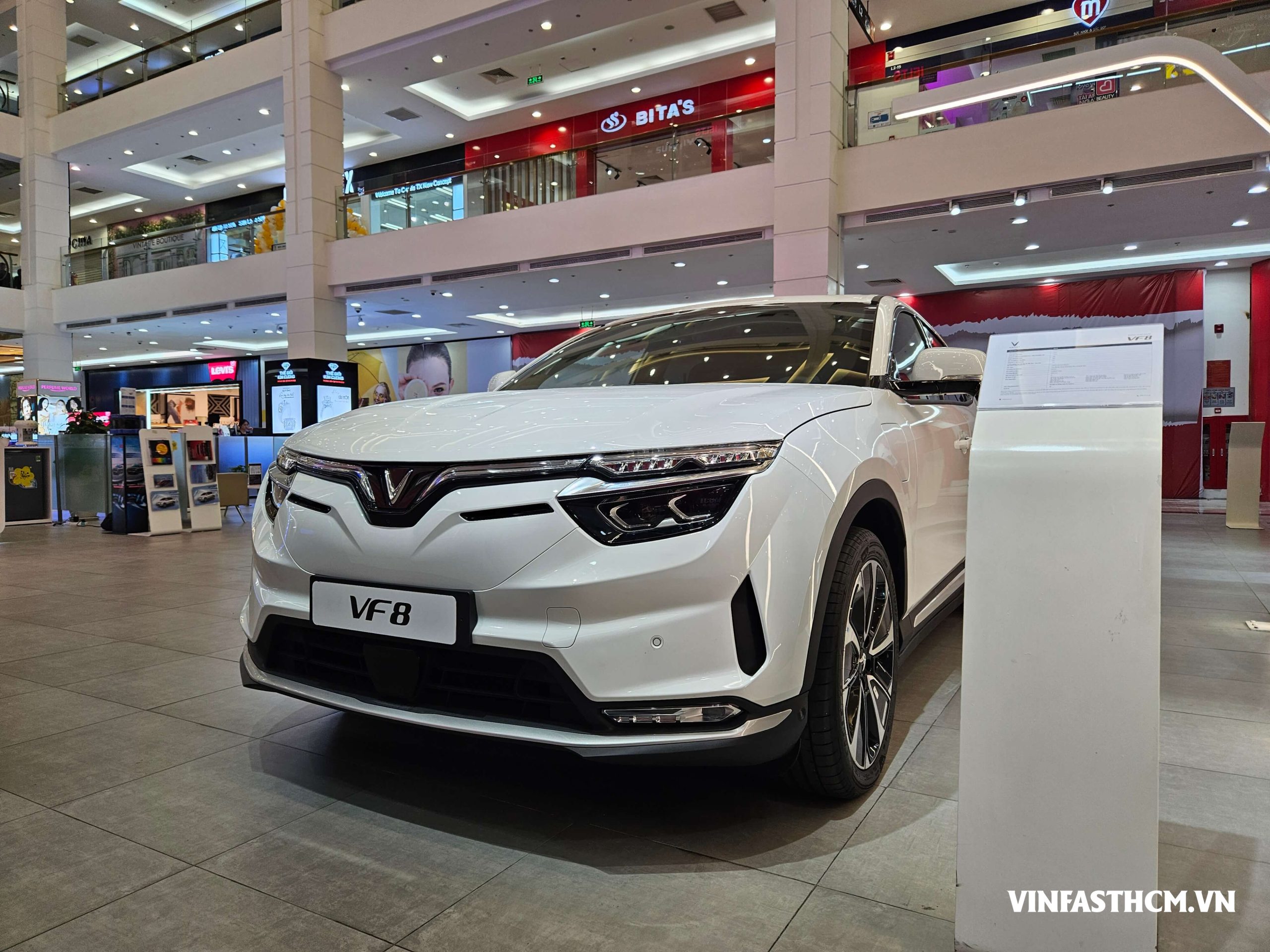 Showroom trưng bày xe tại VinFast Cần Giờ