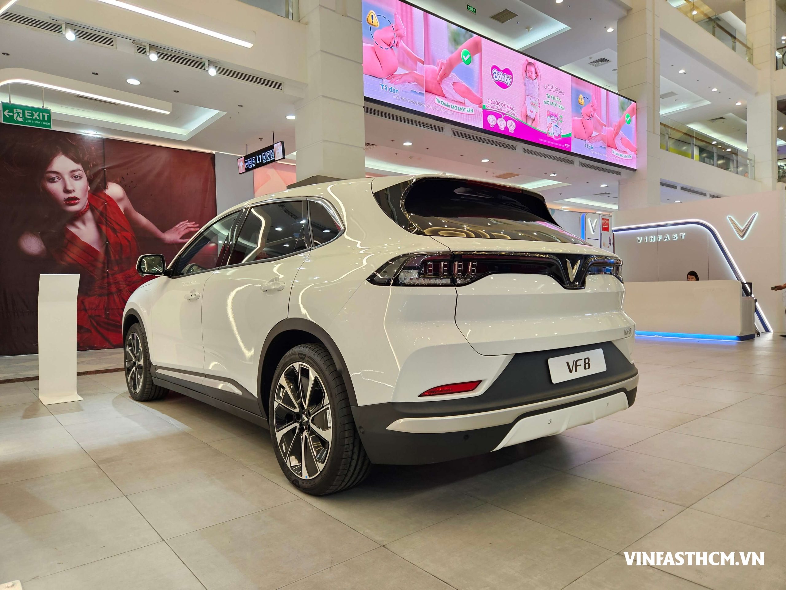 Khu vực trưng bày xe tại vinfast quận 11