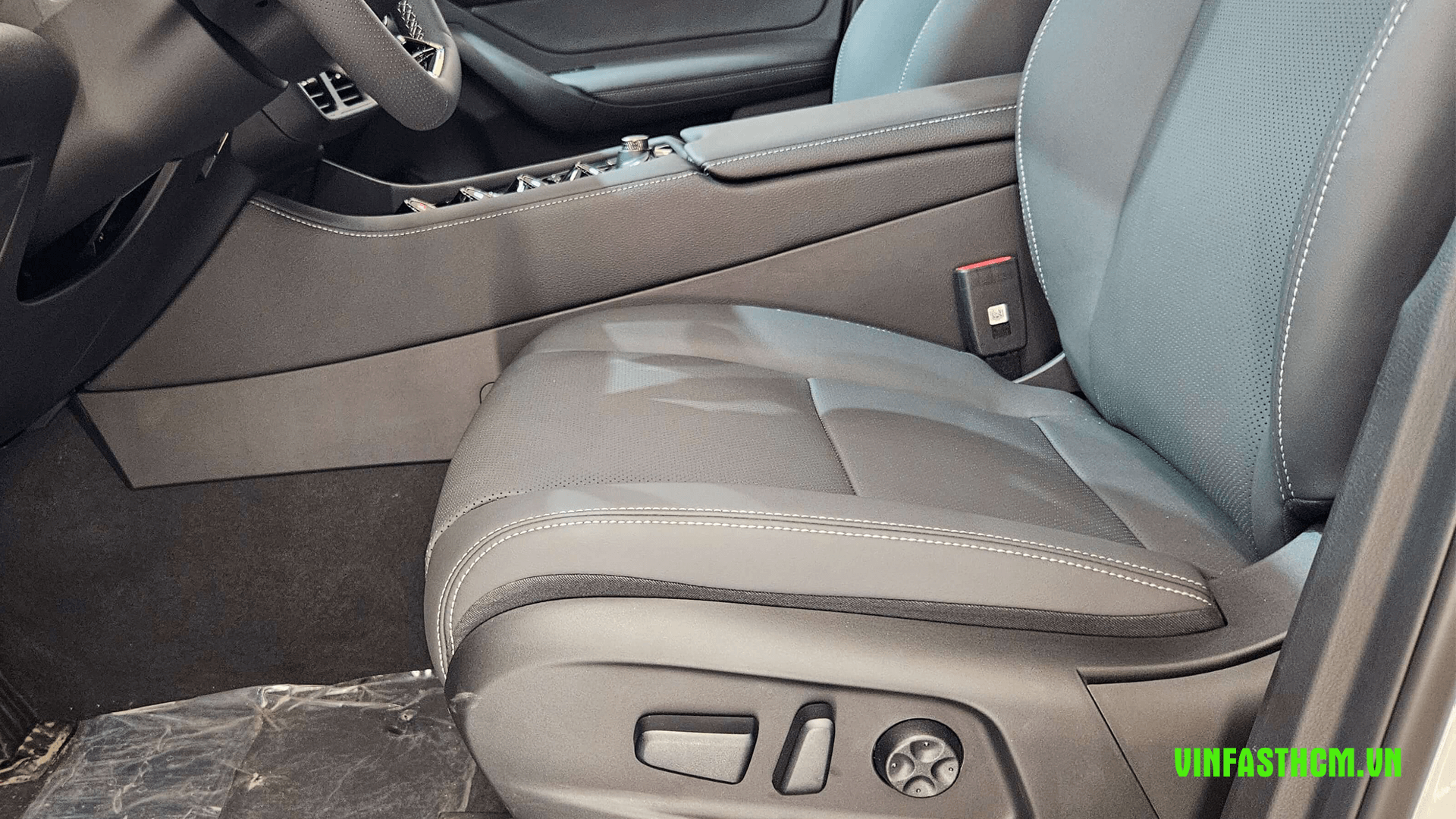 VinFast VF8 - Ảnh 16