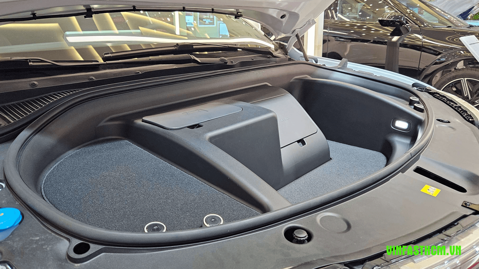 VinFast VF8 - Ảnh 17