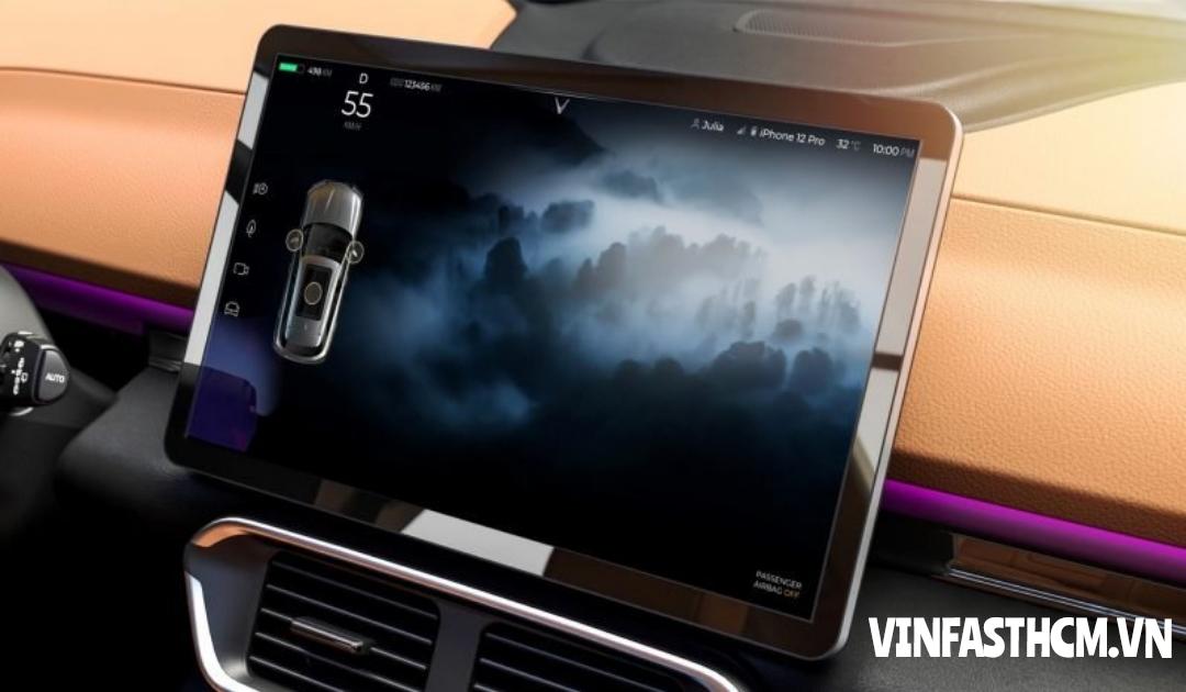 VinFast VF 8 Plus | Người dùng có thể kết nối với xe nhanh chóng, dễ dàng thông qua tính nắng Smart Service thông minh trên xe VF 8 phiên bản Plus 