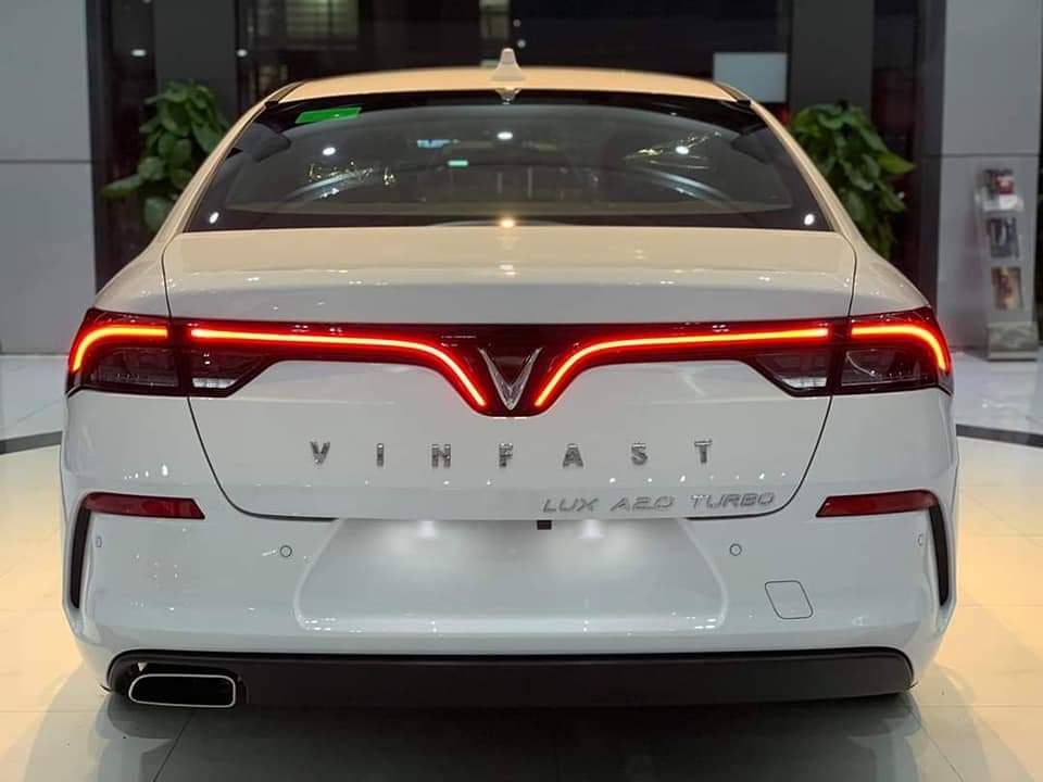 Vinfast lux a2.0 tiêu chuẩn | đuôi xe bản tiêu chuẩn vinfast lux a2.0 năm 2022