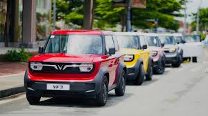Xe VinFast VF 3 đô thị đỗ sát lề đường