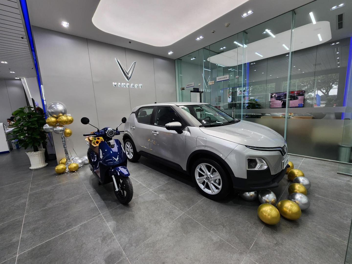 Khu vực trưng bày xe tại VinFast Minh Đạo Phạm Văn Đồng