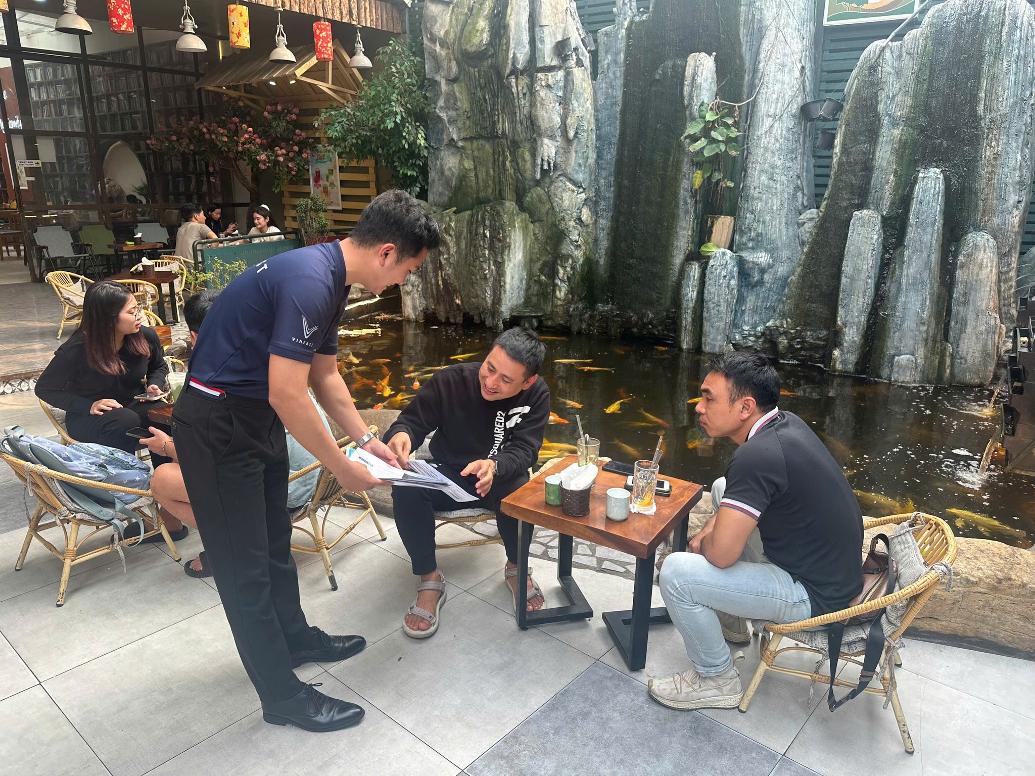 lái thử trải nghiệm xe tại VinFast Minh Đạo Times City