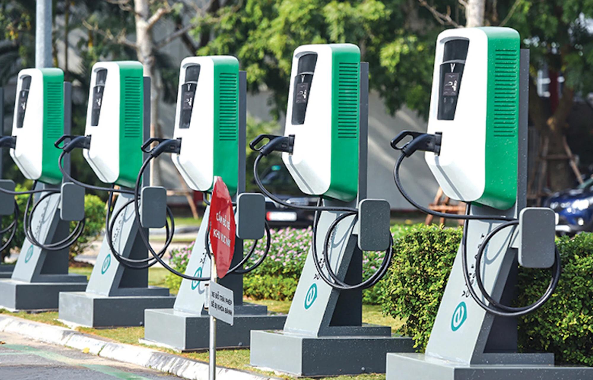Trụ sạc tại VinFast Phạm Văn Đồng
