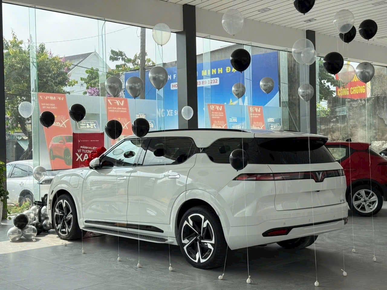 Khu vực bàn giao xe tại VinFast Phạm Văn Đồng Hồ Chí Minh